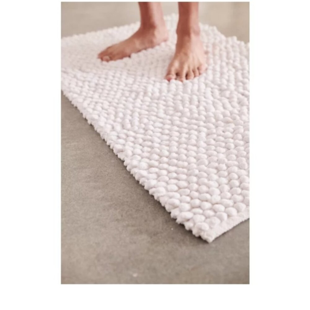 New Haven Tufted pebble bath rug